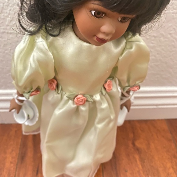 Black porcelain doll on stand - Picture 4 of 16